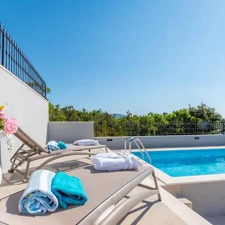 فيلة Sunset Paradise, Getaway In Private Oasis Lovište