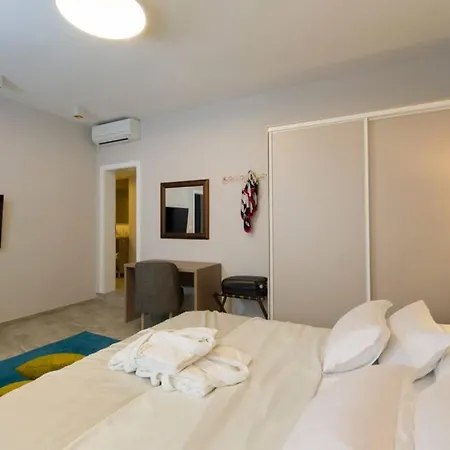 Sunset Paradise, Getaway In Private Oasis Lovište