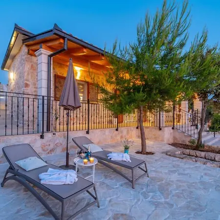 Sunset Paradise, Getaway In Private Oasis Villa